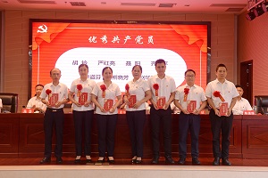 12  优秀共产党员...jpg
